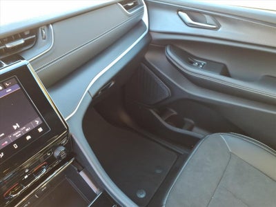 2025 Jeep Grand Cherokee Base