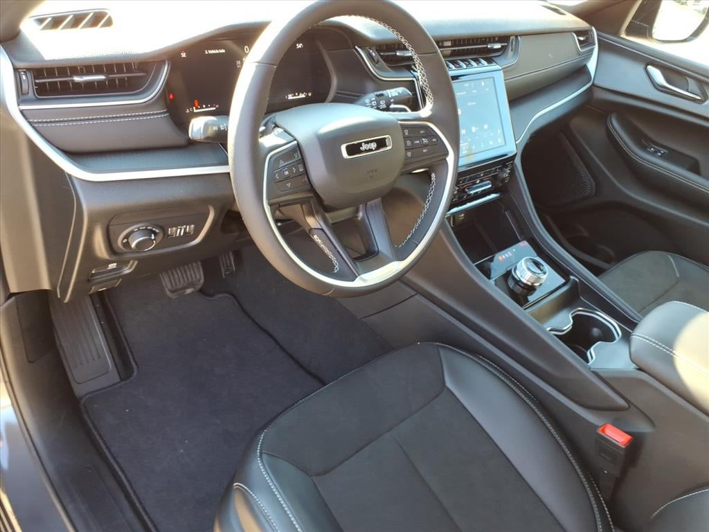 2025 Jeep Grand Cherokee Base