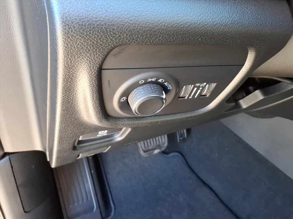 2025 Jeep Grand Cherokee Base