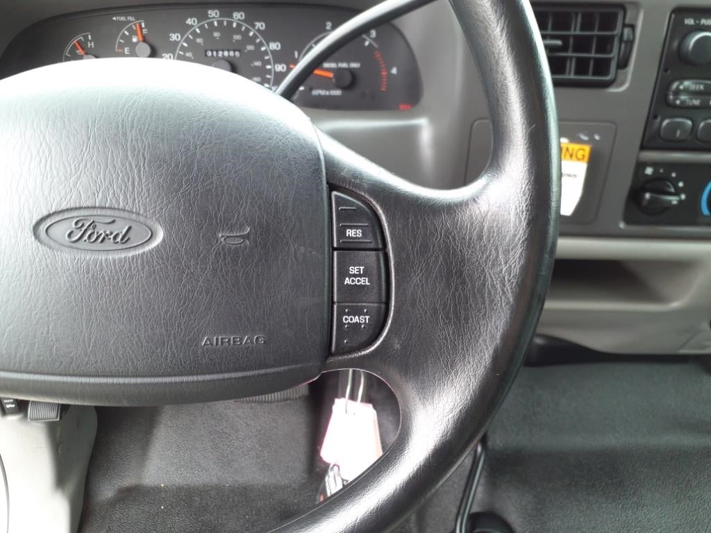 2000 Ford F-550 Chassis Cab XL DRW