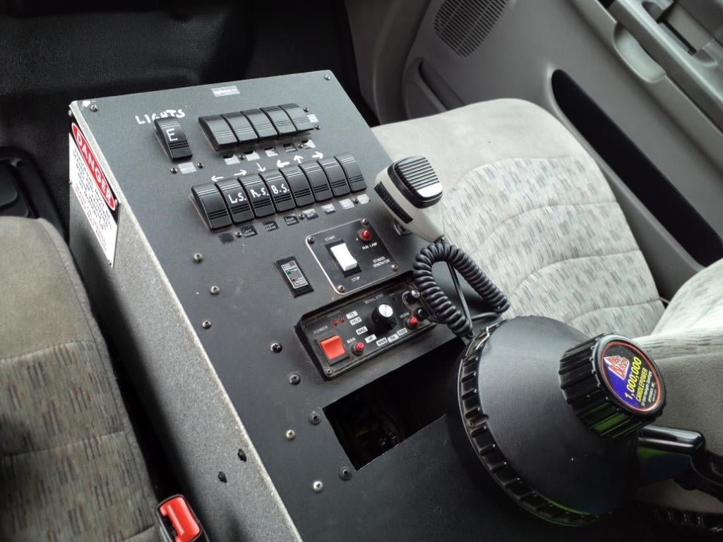 2000 Ford F-550 Chassis Cab XL DRW