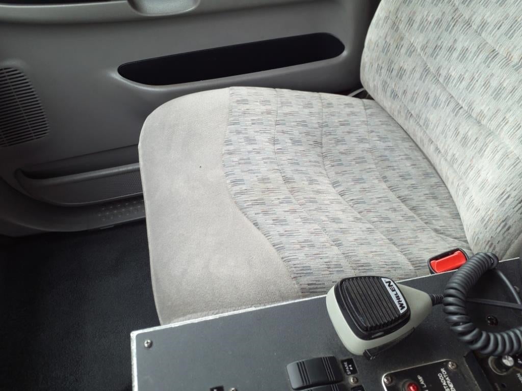 2000 Ford F-550 Chassis Cab XL DRW