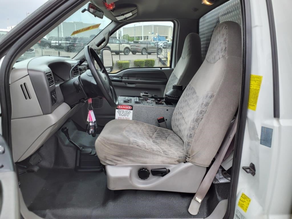 2000 Ford F-550 Chassis Cab XL DRW