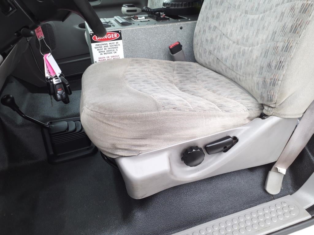 2000 Ford F-550 Chassis Cab XL DRW