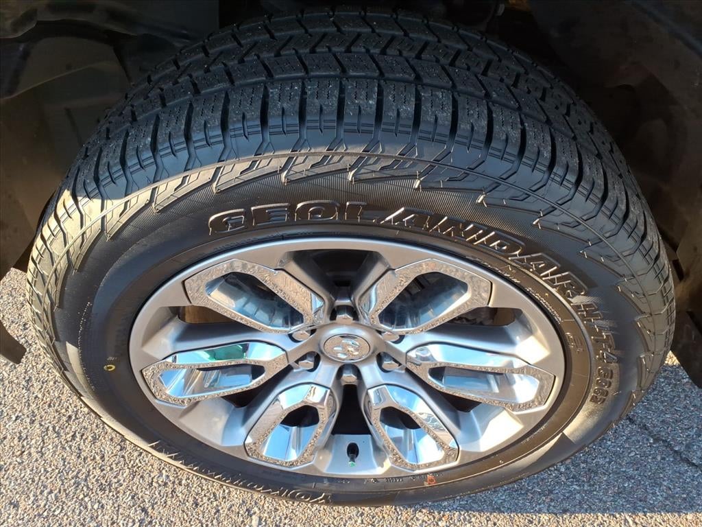 2022 RAM 1500 Laramie Crew Cab 4x4 5'7' Box