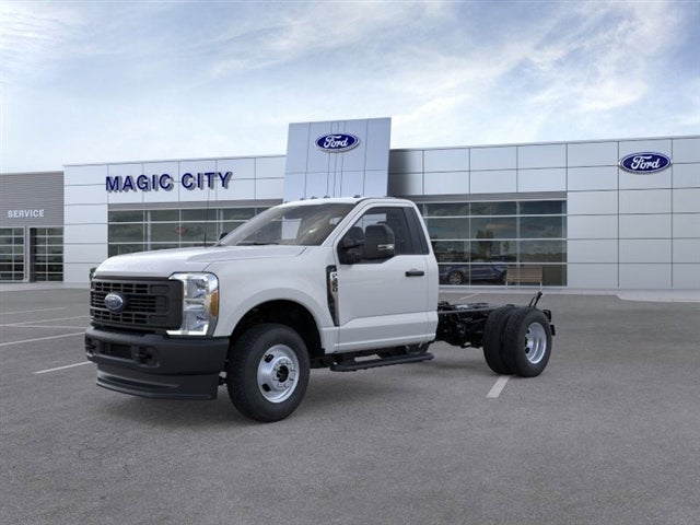 2025 Ford Chassis Cab F-350® XL