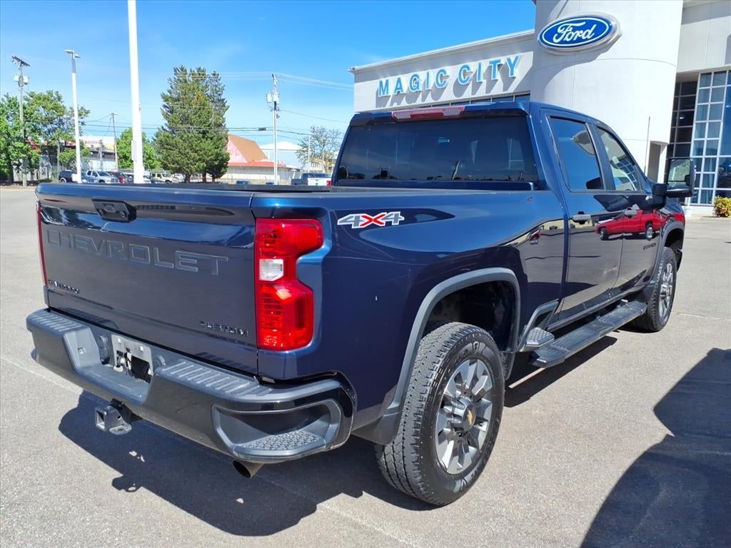 2022 Chevrolet Silverado 2500HD 4WD Crew Cab Standard Bed Custom