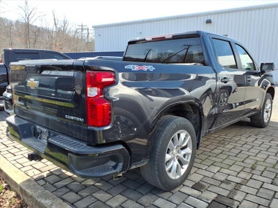 2022 Chevrolet Silverado 1500 4WD Crew Cab Short Bed Custom